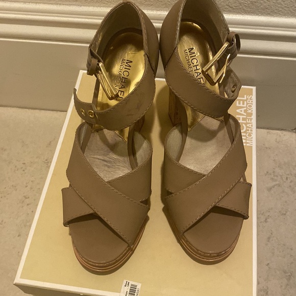 Pre-loved Michael Kors high heels size 8 - Picture 2 of 5